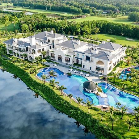 Vinpearl Wonderworld Phu Quoc Hotel Exterior photo The clubhouse at the Royal Hills Golf Resort and Spa